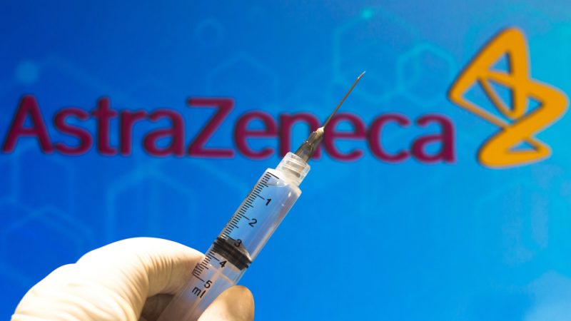 Përse po pezullojnë shtetet vaksinimin me AstraZeneca?