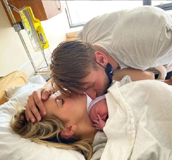 Afërdita Dreshaj tregon pse zgjodhi emrin Sky Blue për djalin