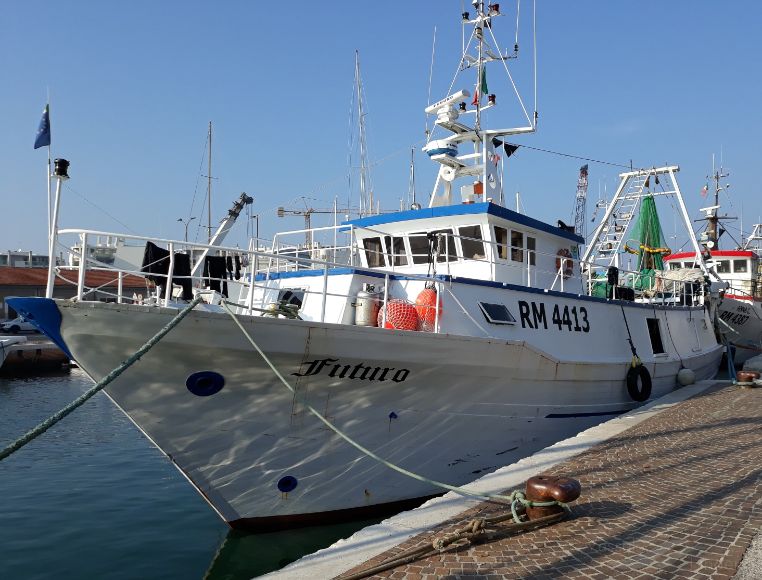 Aksident në Adriatik, anija e mallrave godet peshkarexhën, kapiteni me dëmtime në kokë