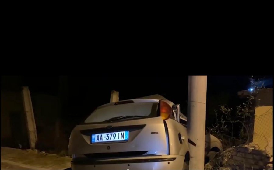 Automjeti përplaset me shtyllën, dy të plagosur në gjendje të rëndë