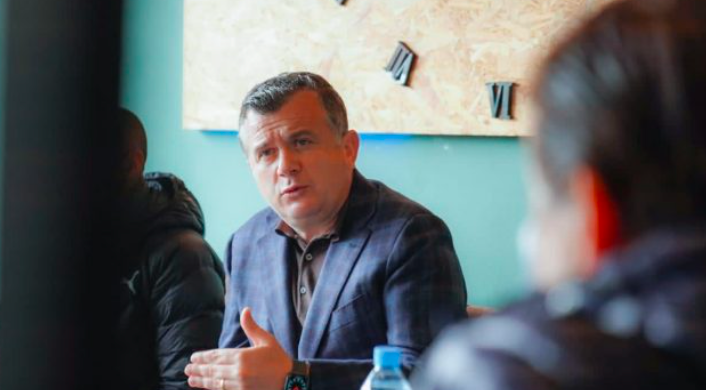 Balla takim me banorët e Elbasanit: Meta ka kohë që nuk është më President i Shqipërisë