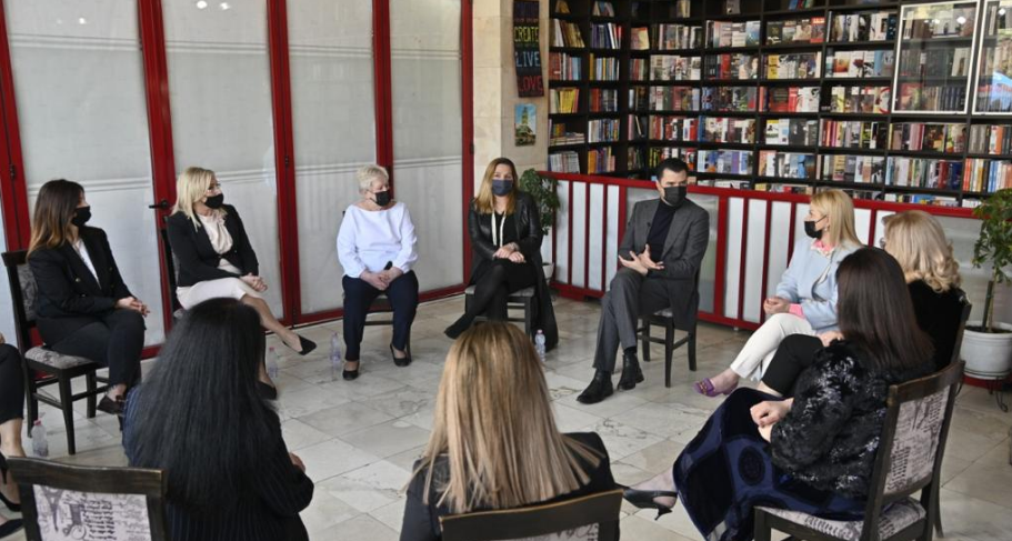 Basha takohet me kandidatet për deputete në Elbasan: Do t’u japim shqiptarëve një qeveri efikase