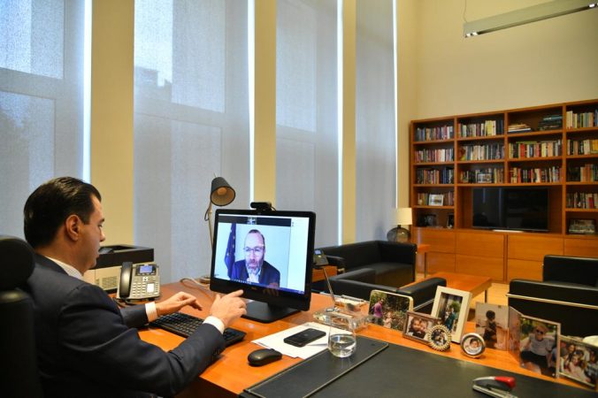 Kreu i Grupit të PPE bisedë online me Bashën: Zgjedhjet e 25 prillit, jetike për të ardhmen europiane të Shqipërisë