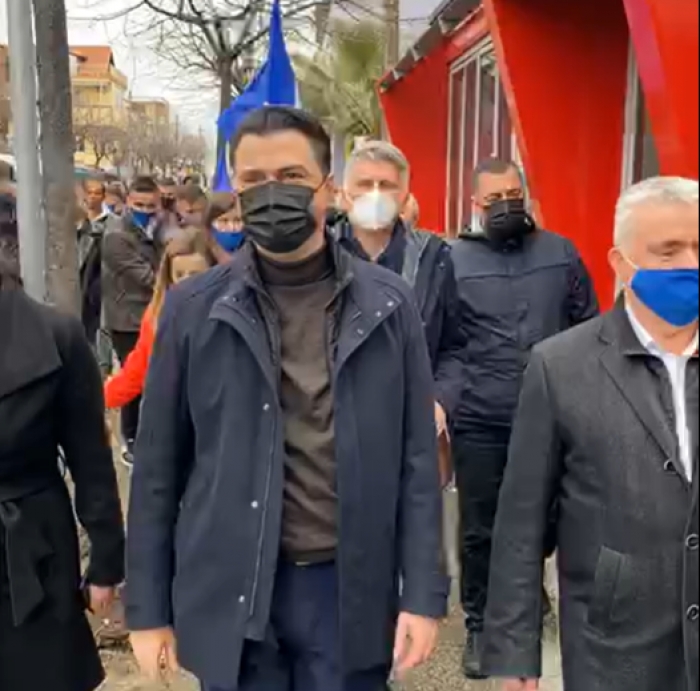 Basha pritet me entuziazëm në Lezhë: Jemi të gjithë bashkë