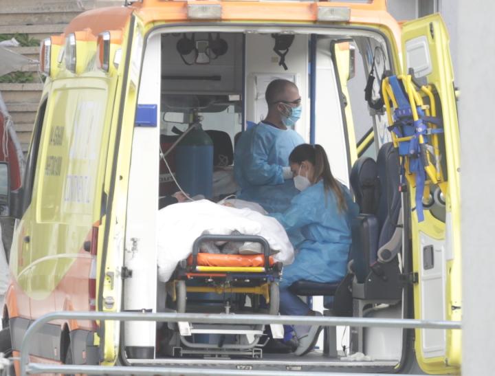 EMRAT/ Brenda pak ditësh humbin jetën për shkak të Covid tre pjesëtarë të një familjeje