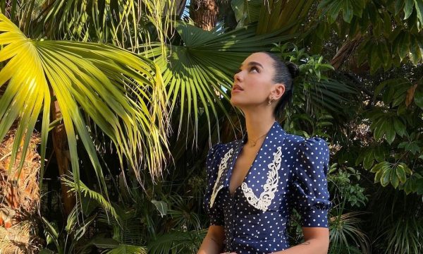 Set fotografik për Vogue, Dua Lipa sjell stilin e viteve 70-të (FOTO)
