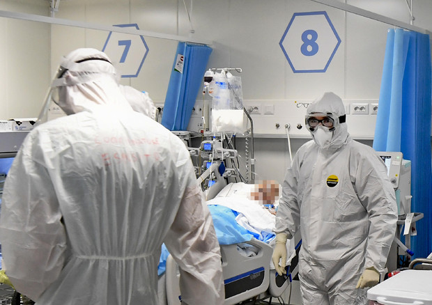 Italia kalon 100 mijë viktimat nga Covid-19