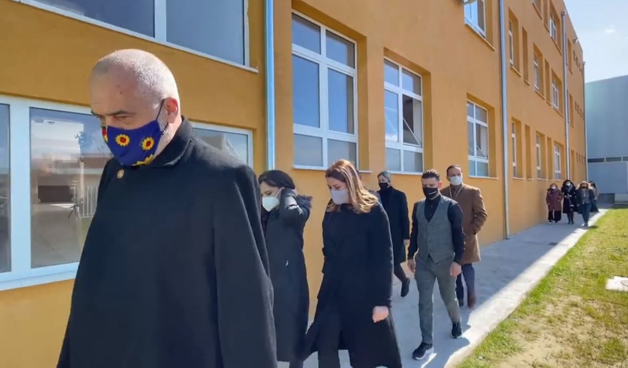 Manastirliu: Finalizohet marrëveshja për vaksinat kineze, javën që vjen nis vaksinimi masiv