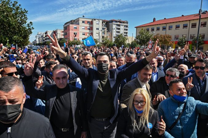 Basha pas takimeve në Fier: Era e ndryshimit po fryn fort dhe dielli i fitores shkëlqen nga lart