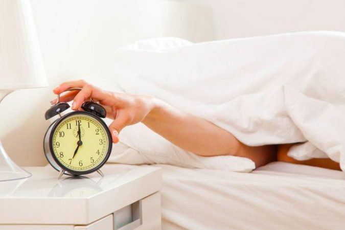 Ndryshimi i stinëve e bën më të vështirë zgjimin në mëngjes