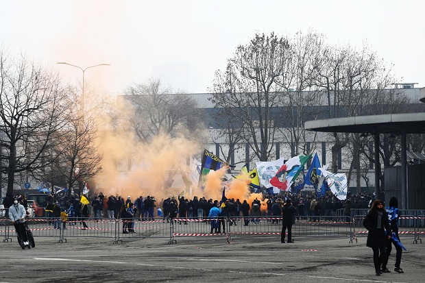 Grumbullimet para derbit, gjobiten dhjetëra tifozë të Milanit e Interit