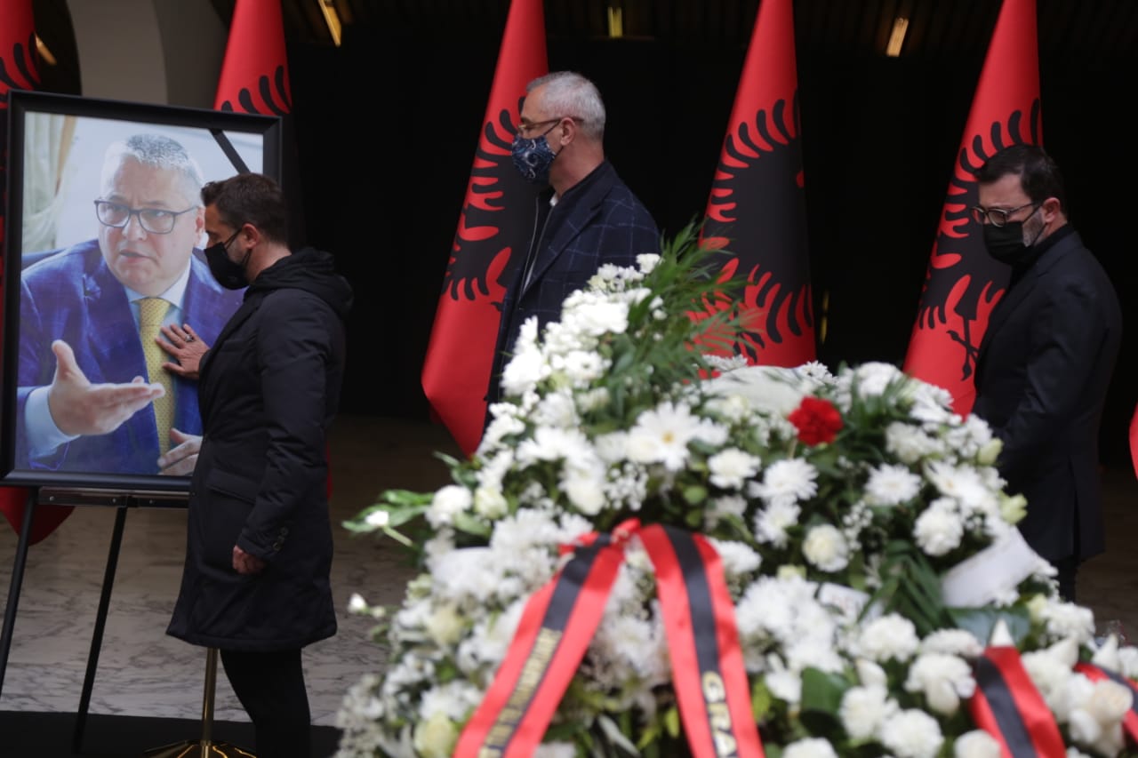 Përcillet për në banesën e fundit ish-deputeti Bashkim Fino