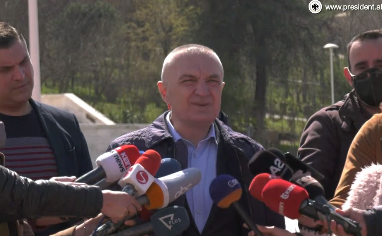“Gratë dhe vajzat të ruhen nga harbutëria e Metës”, Presidenti: S’pranoj rekomandime nga një person që dihet se si është sjellë me femrat!