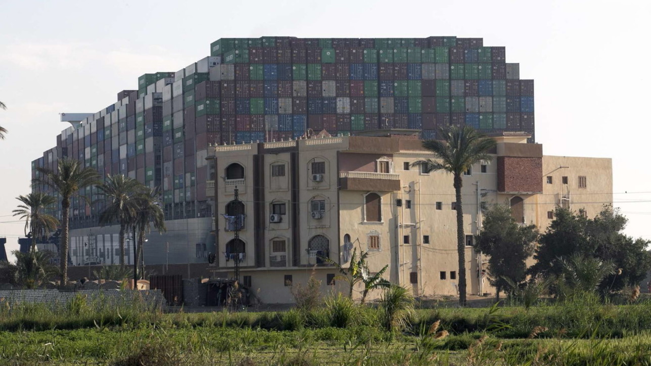 Kanali i Suezit i bllokuar prej 4 ditësh nga anija gjigande, SHBA dërgon ekspertët e saj