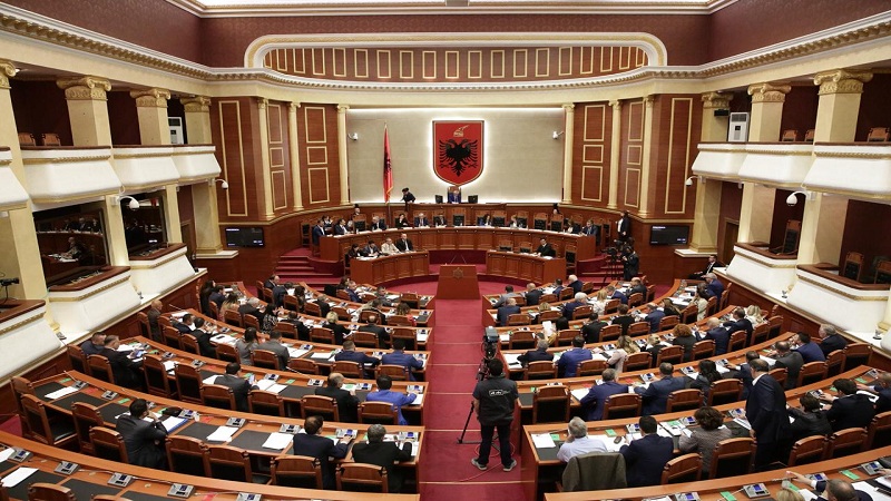 Kuvendi miraton aktin normativ për marrjen e vaksinave ruse e kineze