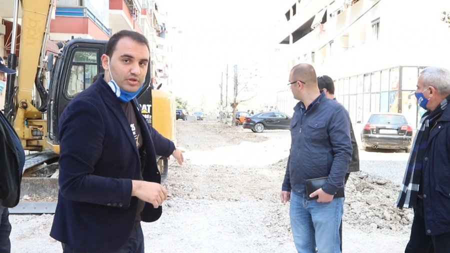 “Po shtroni rrugën drejt burgut”, Këlliçi denoncon asfaltin elektoral në Tiranë
