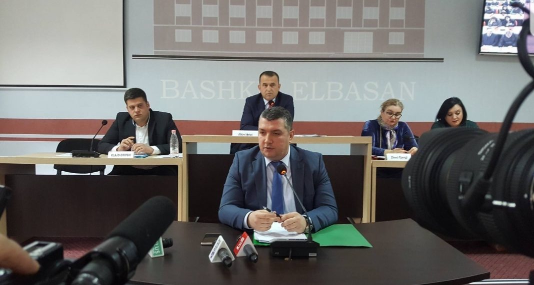 Lirohet nga detyra prefekti i qarkut të Elbasanit