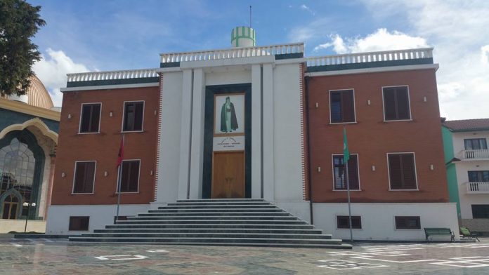 Besimtarët bektashinj festojnë sot Ditën e Sulltan Novruzit