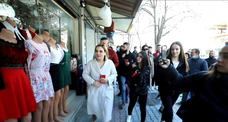 Qytetari i thotë se mbështet Berishën, Kryemadhi: Njëlloj je, vetëm me Rilindjen mos u bëj!