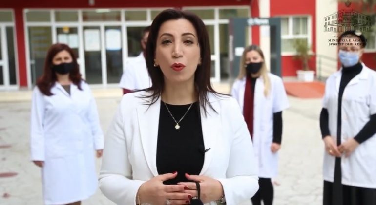 Ministrja Kushi uron 7 Marsin: Çdo mësues është një hero!