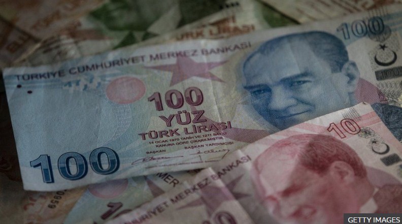 Lira turke bie me 14%, pasi Erdogan pushon nga puna Guvernatorin e Bankës