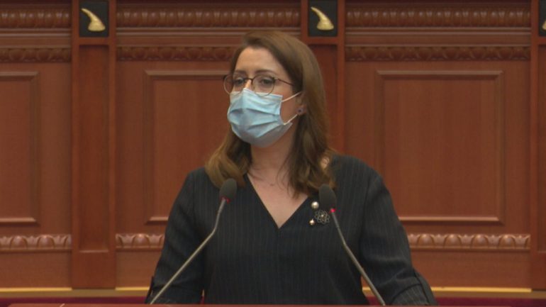 Ministrja Manastirliu zbulon se kush do ta bëjë vaksinën ruse