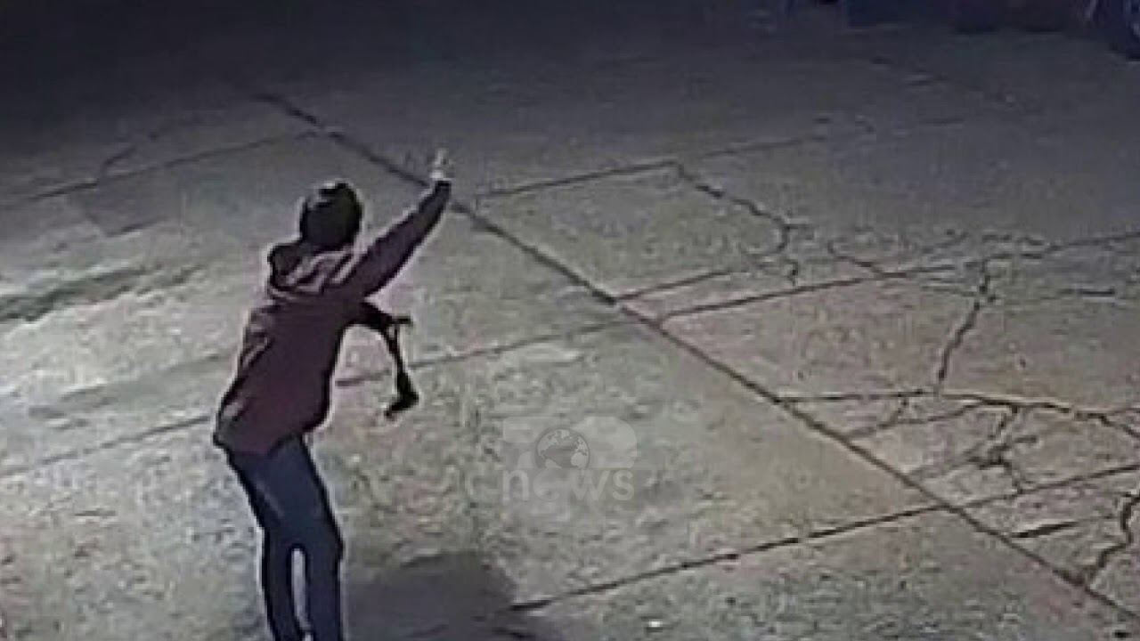 SHBA, 5 policë bëjnë “shoshë” me plumba 15-vjeçarin