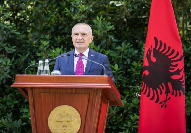 Zgjedhjet e 25 prillit/ Meta: Shqipëria zbrazet, bizneset mbyllen, por administrata fryhet