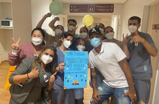 Mposhti koronavirusin, braziliani mendon rikthimin në futboll në moshën 40-vjeçare. Kërkon një skuadër për të luajtur