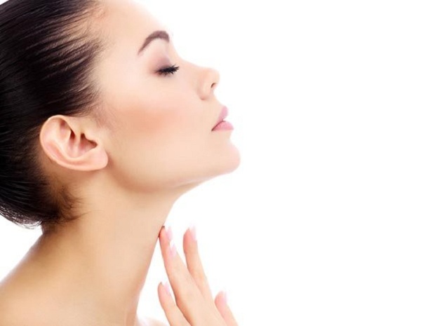 Dy metoda natyrale për të luftuar rrudhat e qafës