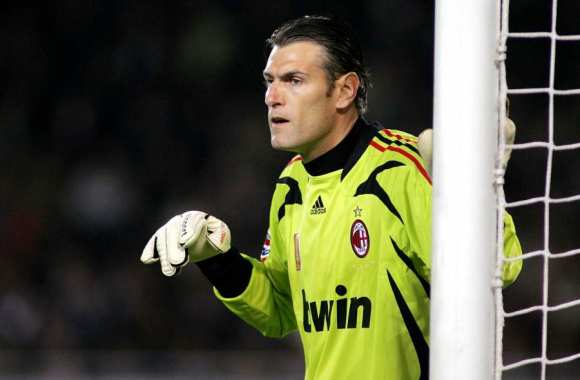 Njoftoi tërheqjen në vitin 2010, ish-lojtari i Milanit i rikthehet futbollit të luajtur në moshën 48-vjeçare