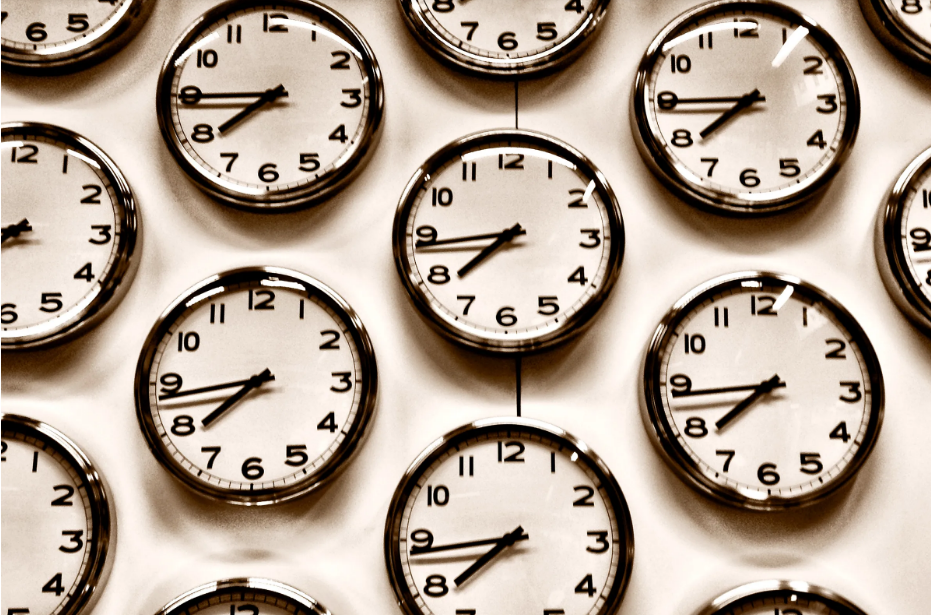 A do të ndryshojë ora këtë vit? Ja vendimi që pritet të merret