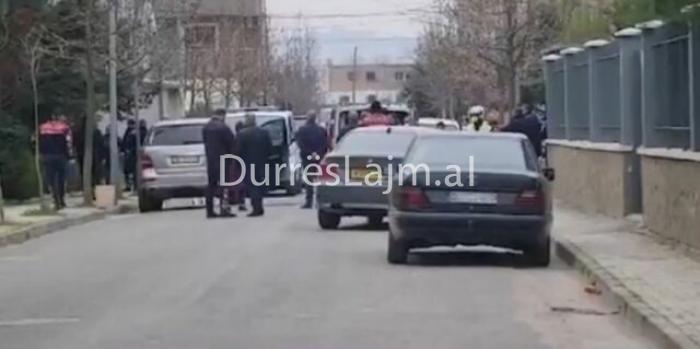 Vrasja e “Mond Çekiçit” në Durrës, një mjet i preu rrugën dhe një tjetër e qëlloi për vdekje