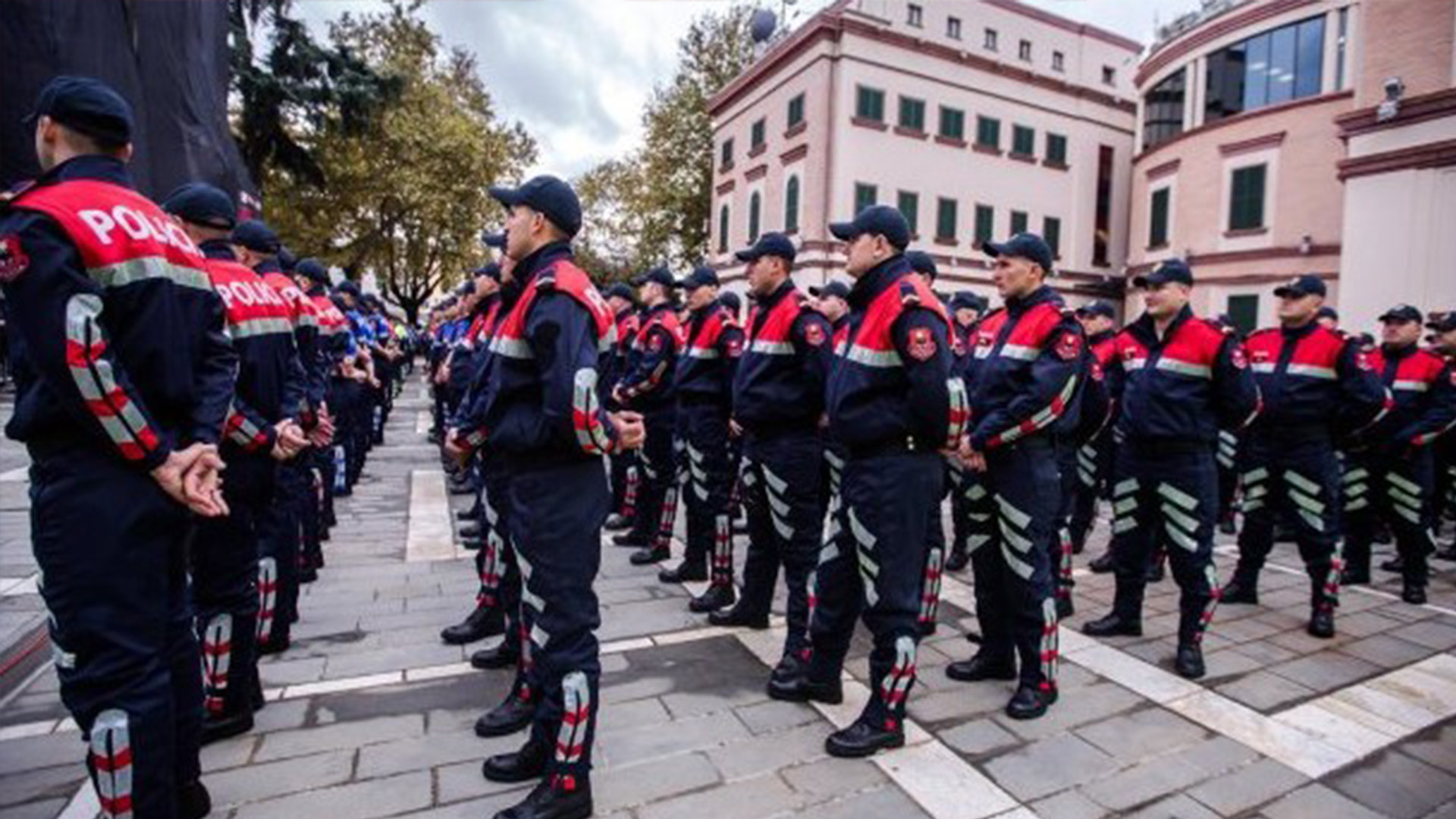 Qëlluan në ajër për të festuar ditëlindjen e shefes, pezullohen nga puna 4 punonjës policie