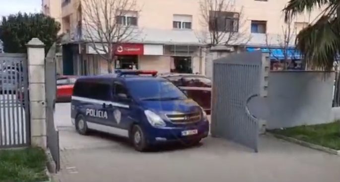 Arrestohen 4 persona, vidhnin makina dhe i përdornin për grabitje karburantesh (VIDEO)