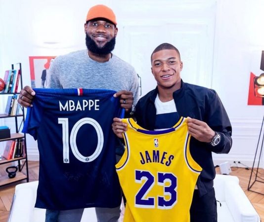 Prapaskenë e bujshme, LeBron James dhe Salah dërgojnë Mbappe në Liverpool