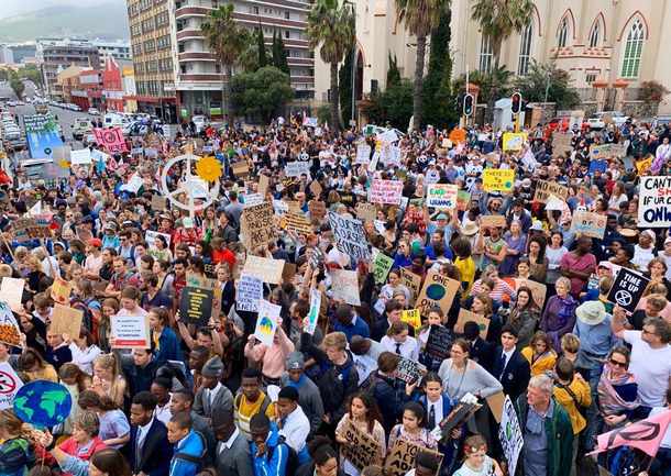 Projektligji që lejon policinë të ushtrojë dhunë gjatë tubimeve, nisin protestat në Britani, 10 të arrestuar