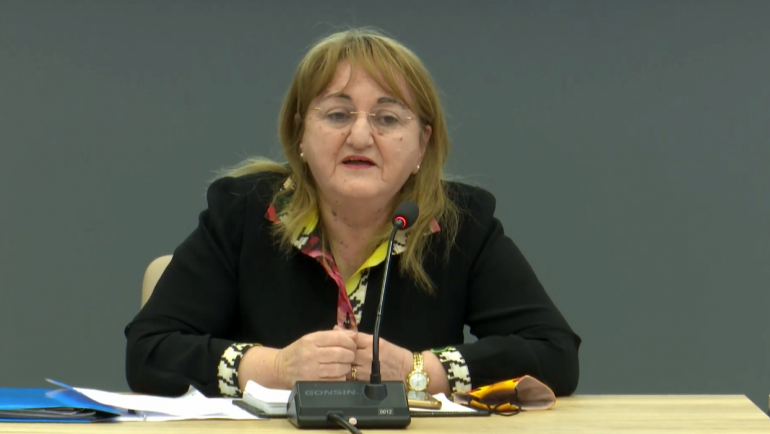 Komiteti i Ekspertëve: Rikthehen në klasë maturantët, mbeten në fuqi masat e tjera antiCovid