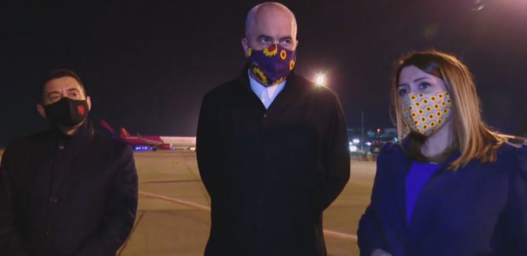 Mbërrijnë në Rinas vaksinat e reja të Pfizer, Rama: Shumë shpejt nisim vaksinimin intensiv!