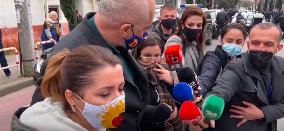 Rama shtyu gazetaren se s’kishte maskë, reagon Unioni i Gazetarëve Shqiptarë