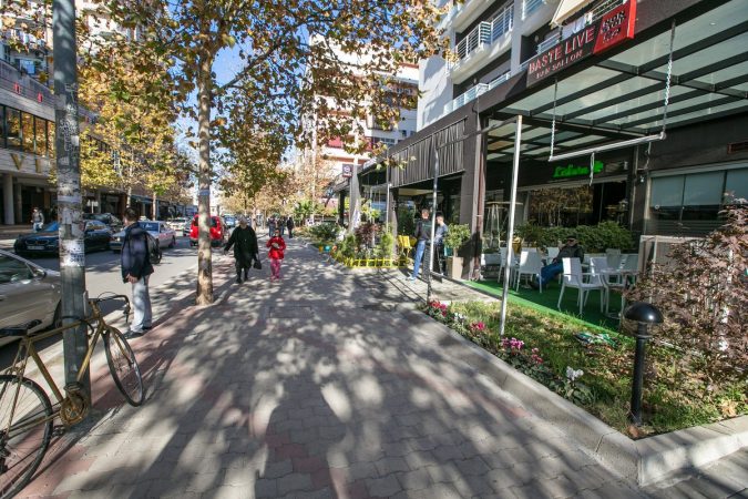 Hidhet nga kati i 3-të i pallatit, ndërron jetë 30-vjeçarja