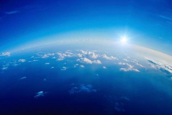 Projekti për të ngadalësuar ngrohjen globale, stratosfera do të spërkatet me miliona tonë allçi