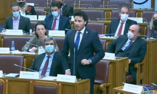 Dritan Abazoviç kërcënon serbët: Gati të iki nga qeveria e Malit të Zi