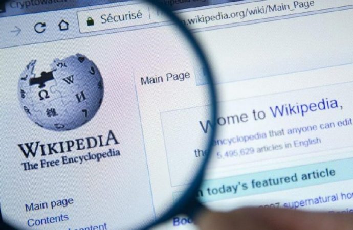 “Wikipedia” kthehet në aplikacion me pagesë për kompanitë e mëdha teknologjike