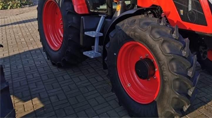 Babai aksidenton me zetor vajzën 3-vjeçare