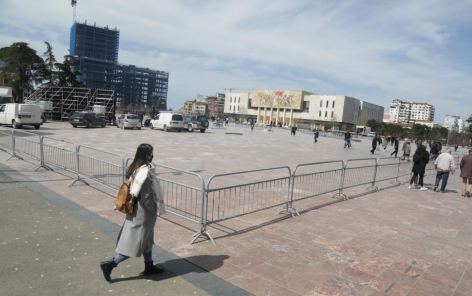 Zgjedhjet në pandemi, sheshet e Tiranës  janë gati për hapjen e fushatës