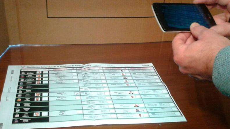 54-vjeçari fotografon votën, shpallet në kërkim nga policia