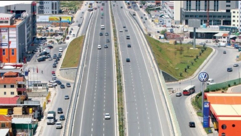 Fillon rehabilitimi i autostradës Tiranë–Durrës, devijime të trafikut gjatë 2 javëve