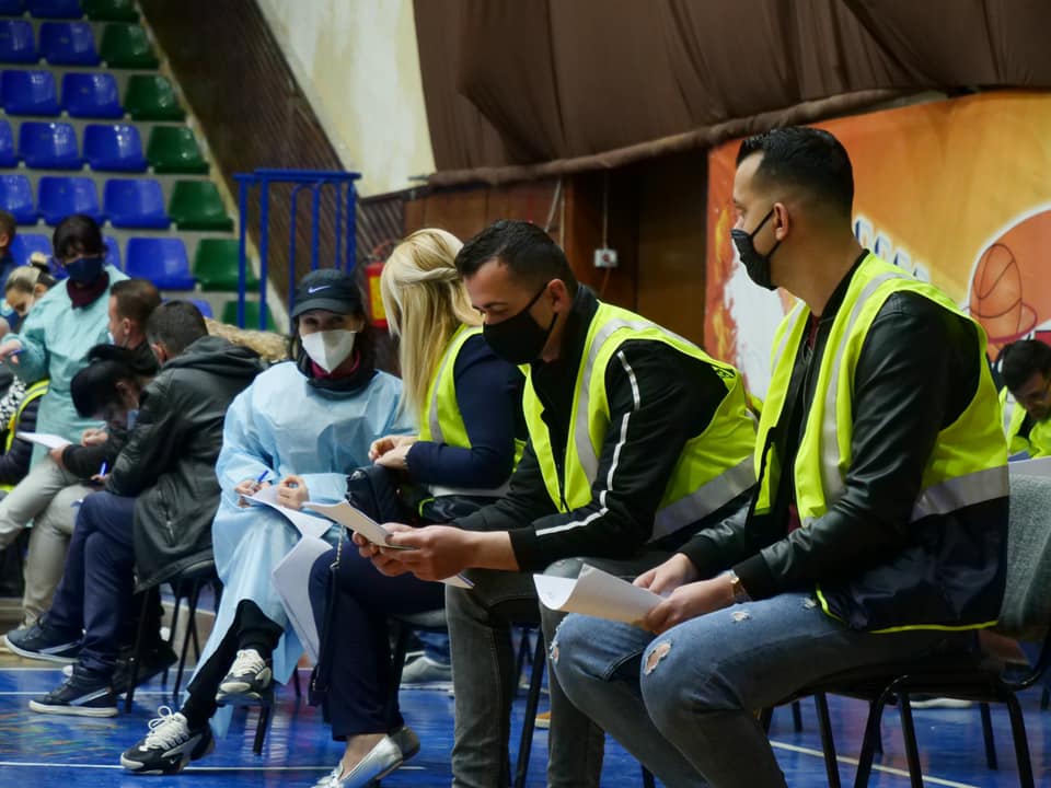 Covid-19/ Vaksinohen policët bashkiakë të Durrësit (FOTO)
