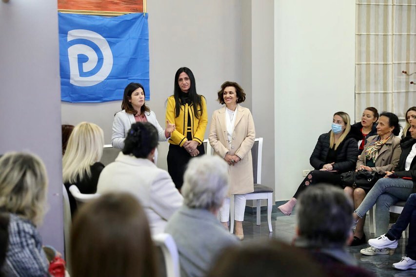 Kandidatet Luku, Reçi dhe Dakovelli me gratë e Durrësit: E kanë përqafuar ndryshimin, pak ditë nga fitorja e madhe